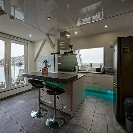Modern Maisonette - 4br - By Slight Edge *