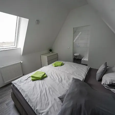 Modern Maisonette - 4br - By Slight Edge Apartment