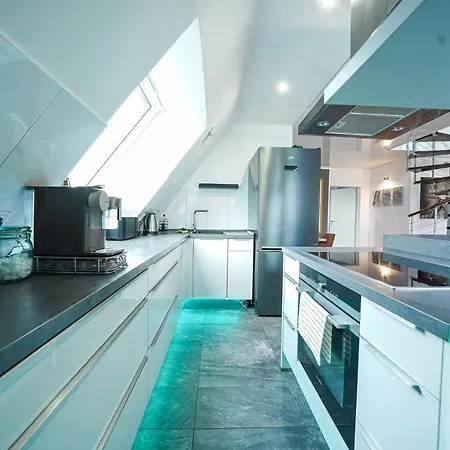 Modern Maisonette - 4br - By Slight Edge *