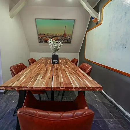 Modern Maisonette - 4br - By Slight Edge