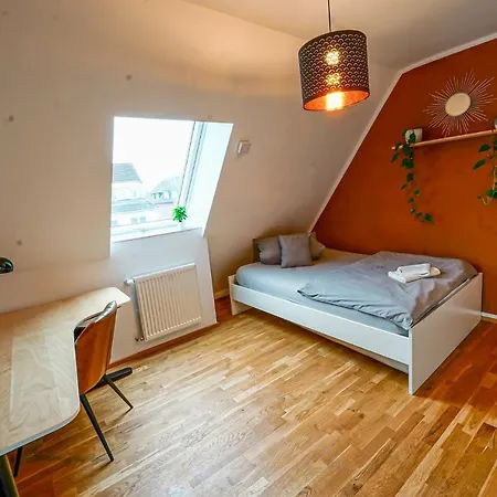 Apartment Modern Maisonette - 4br - By Slight Edge