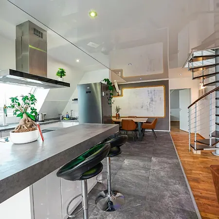 Apartment Modern Maisonette - 4br - By Slight Edge *